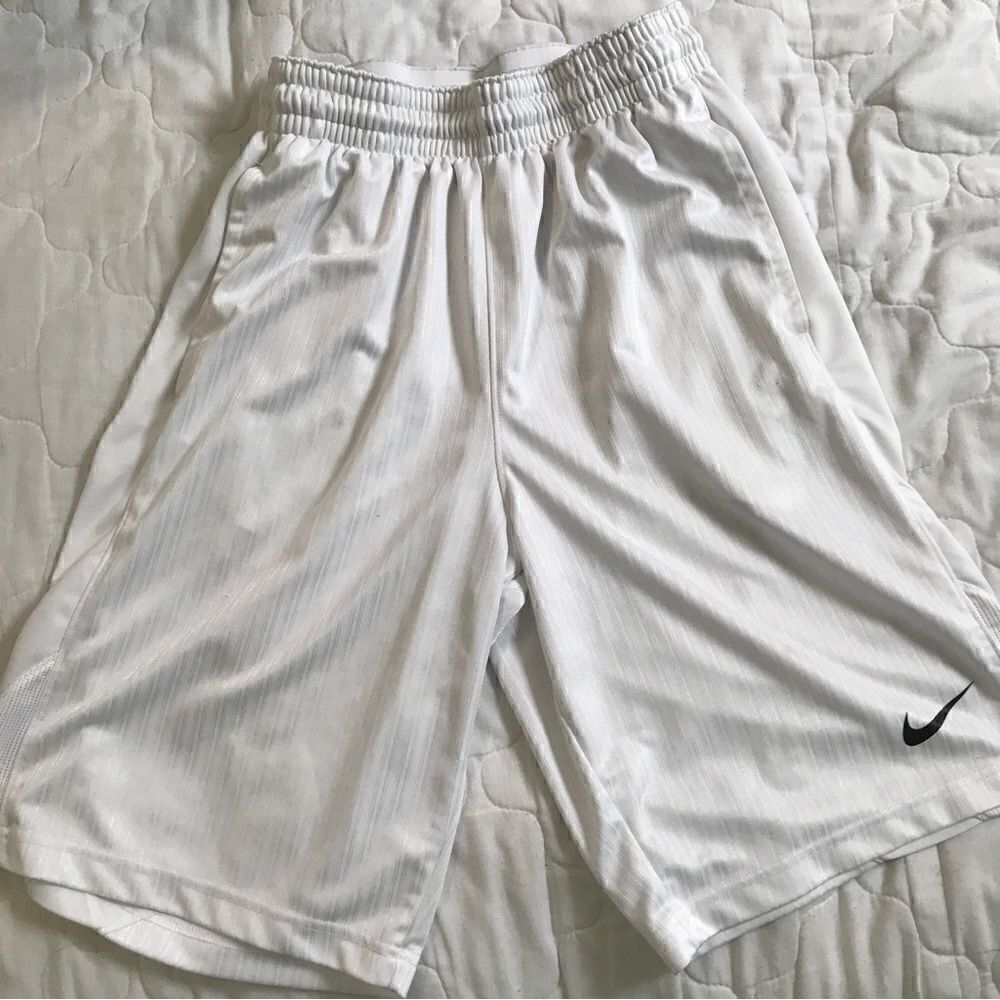 Nike boys athletic shorts size M